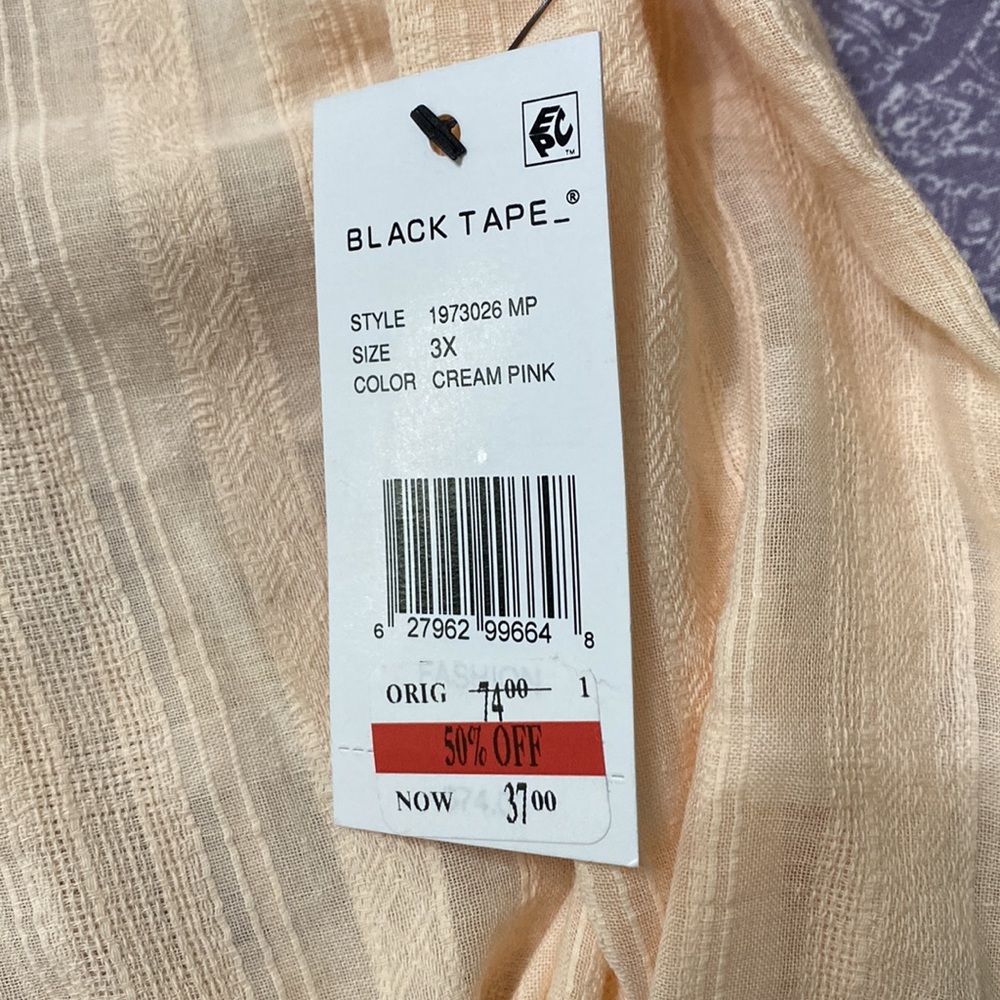 Black Tape-NWT 3X 100% Rayon blouse. Beautiful V-neck 3/4 sleeves. - Picture 7 of 7